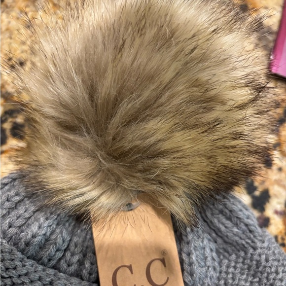 New with tag women’s C.C cable knit beanie - Picture 3 of 4